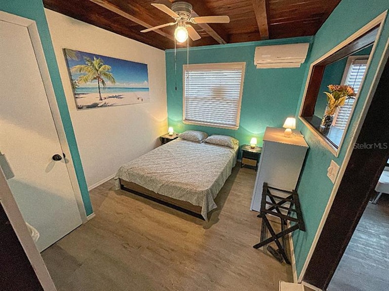 Photo 14 of 25 - 1360 Oxford Dr, Englewood, FL 34223