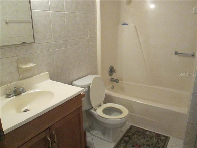 Photo 10 of 13 - 411 E 3rd St, Chuluota, FL 32766