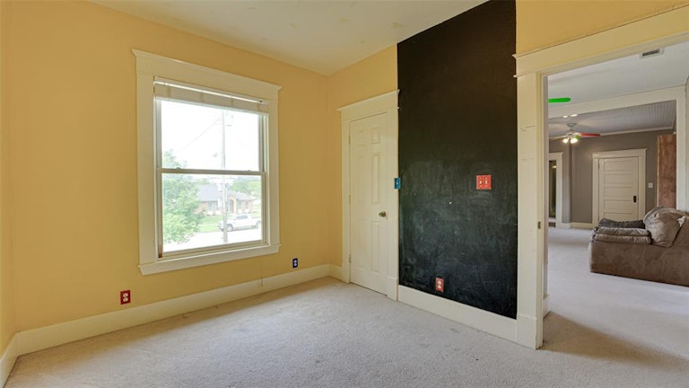 Photo 25 of 40 - 613 E Marvin Ave, Waxahachie, TX 75165