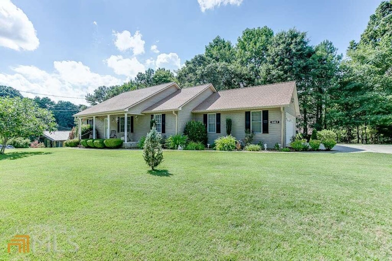 Photo 3 of 36 - 6483 Wildwood Trl, Flowery Branch, GA 30542