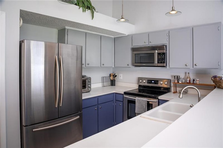 Photo 5 of 14 - 1520 High Knoll Dr, Brandon, FL 33511