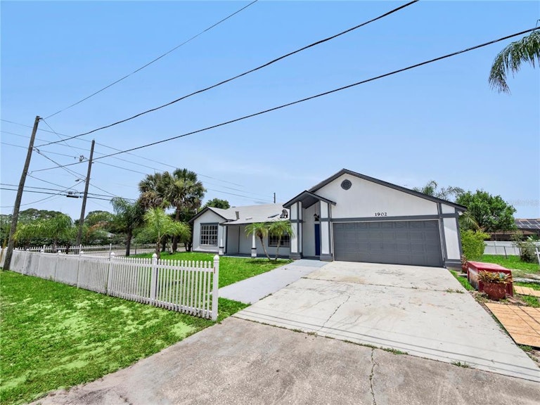 Photo 3 of 38 - 1902 Paragon St, Deltona, FL 32738