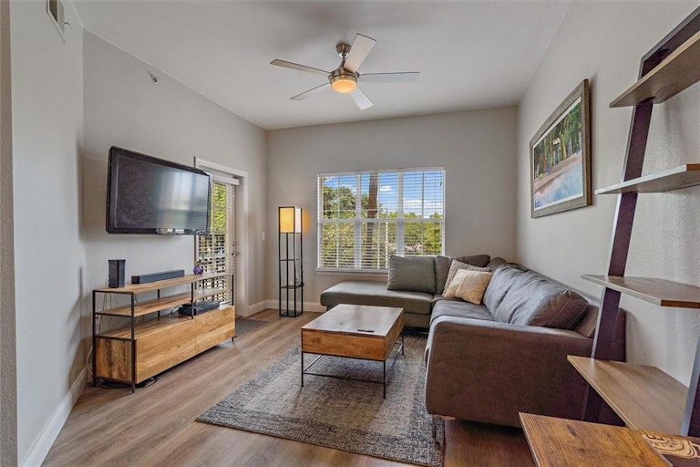 Photo 17 of 49 - 100 4th Ave S #106, Saint Petersburg, FL 33701