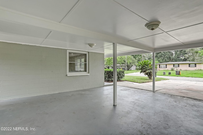 Photo 6 of 50 - 6919 Tampico Rd S, Jacksonville, FL 32244