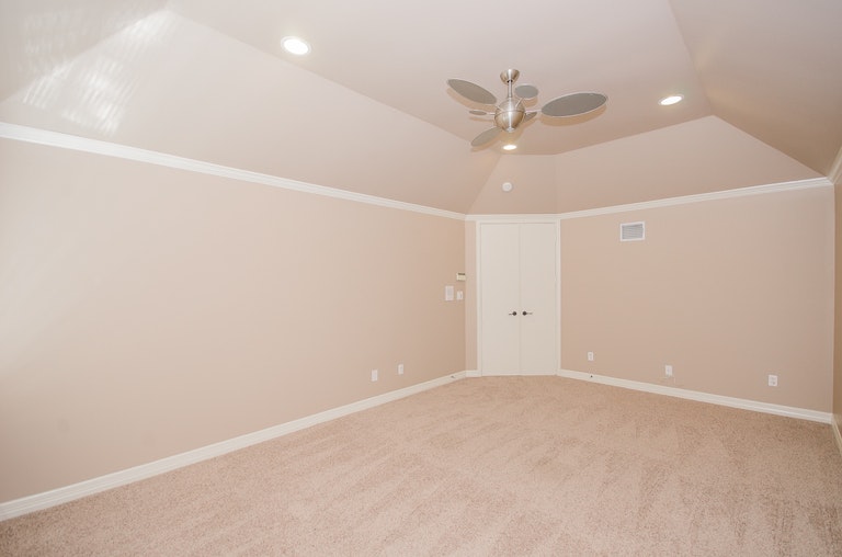 Photo 15 of 43 - 2206 Club Creek Cir, Garland, TX 75043