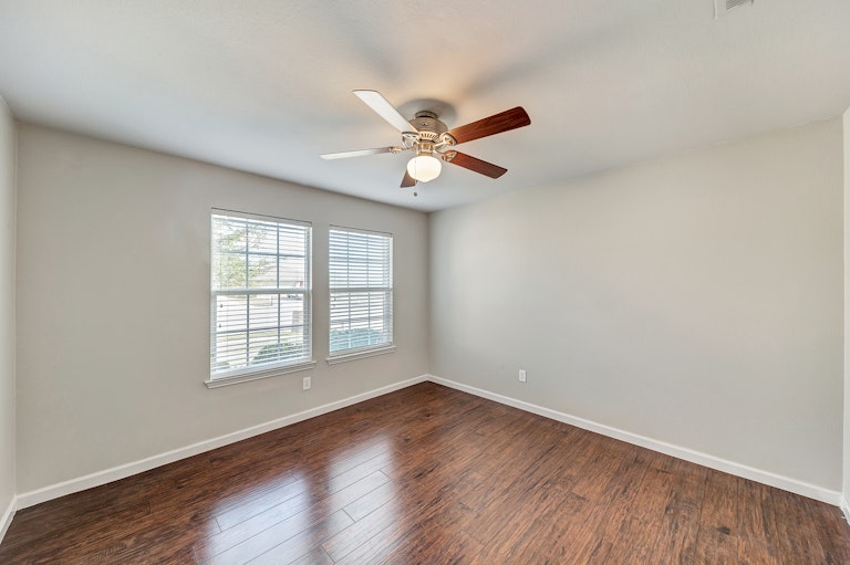 Photo 18 of 24 - 1374 Emily Ct, Burleson, TX 76028