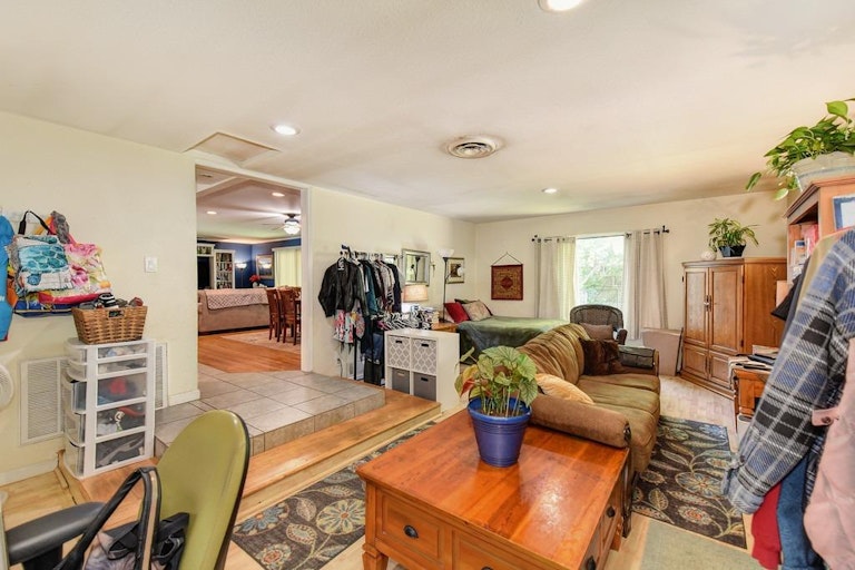 Photo 9 of 26 - 10664 Chardonay Dr, Rancho Cordova, CA 95670