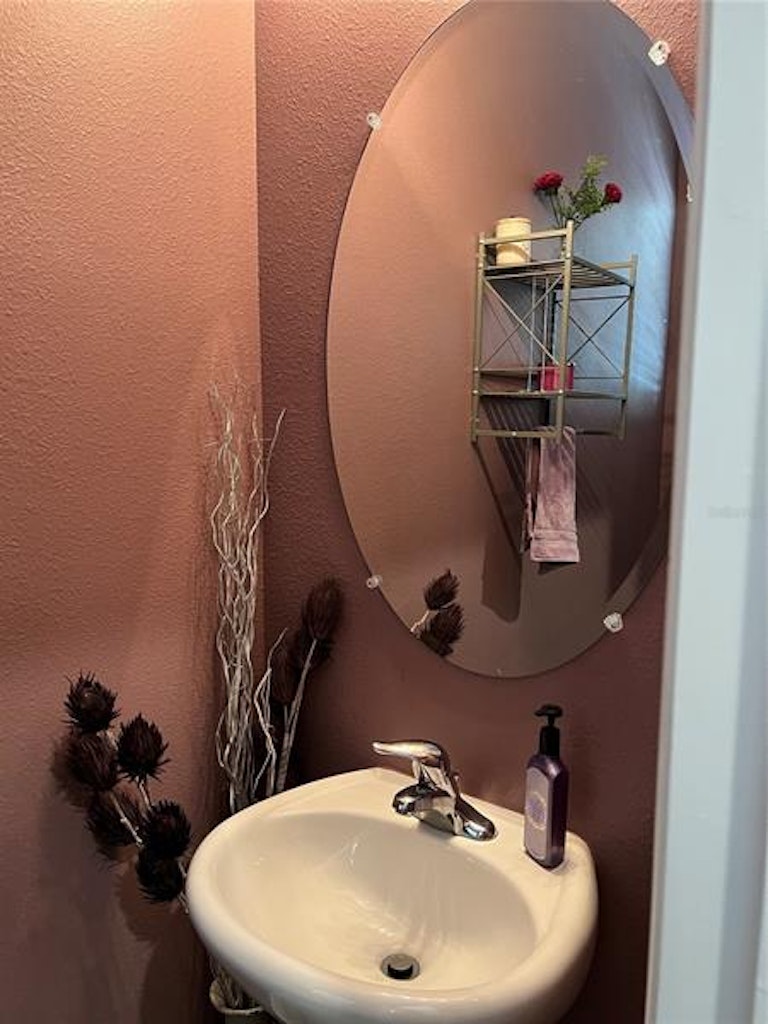 Photo 11 of 60 - 821 Lucent Sands Ct, Brandon, FL 33511