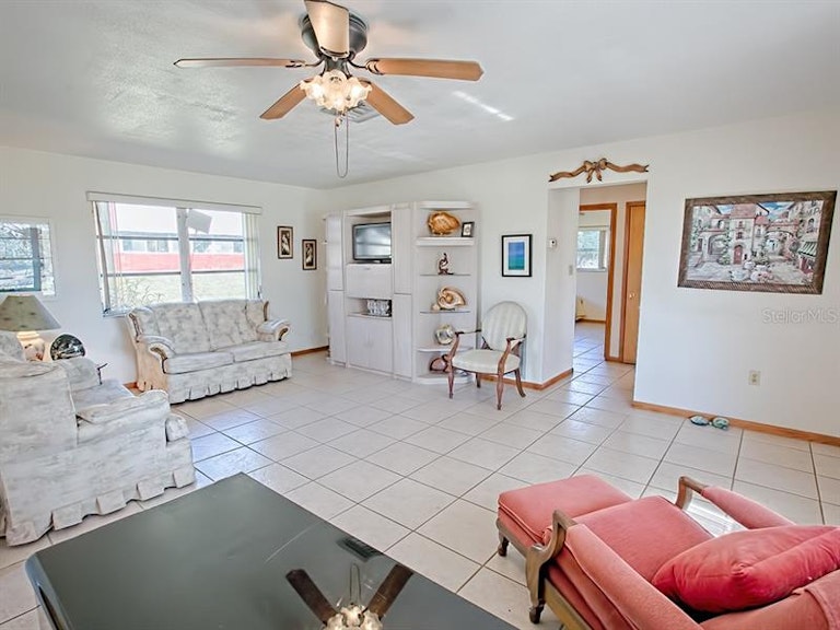 Photo 7 of 25 - 4107 Dove Valley Ln, Lady Lake, FL 32159