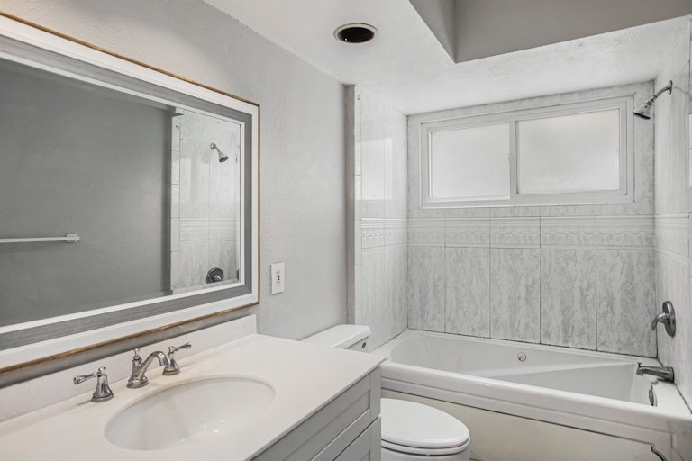 Photo 6 of 17 - 2028 Brendla Rd, Clearwater, FL 33755