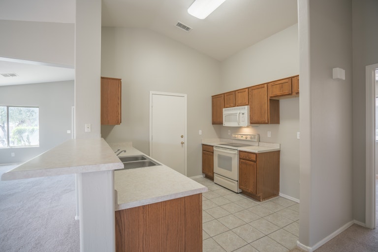 Photo 7 of 24 - 15012 W Calavar Rd, Surprise, AZ 85379