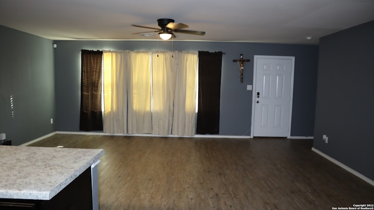 Photo 5 of 15 - 7322 Net Valley Dr, San Antonio, TX 78242