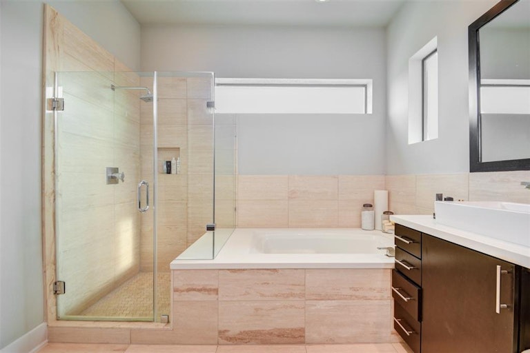 Photo 34 of 49 - 5638 Petty St Unit C, Houston, TX 77007