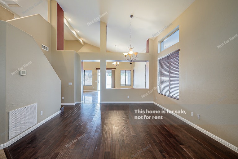 Photo 13 of 30 - 6162 W Wikieup Ln, Glendale, AZ 85308