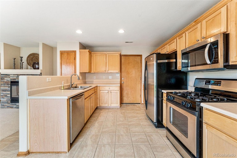 Photo 9 of 33 - 7962 S Kalispell Way, Englewood, CO 80112