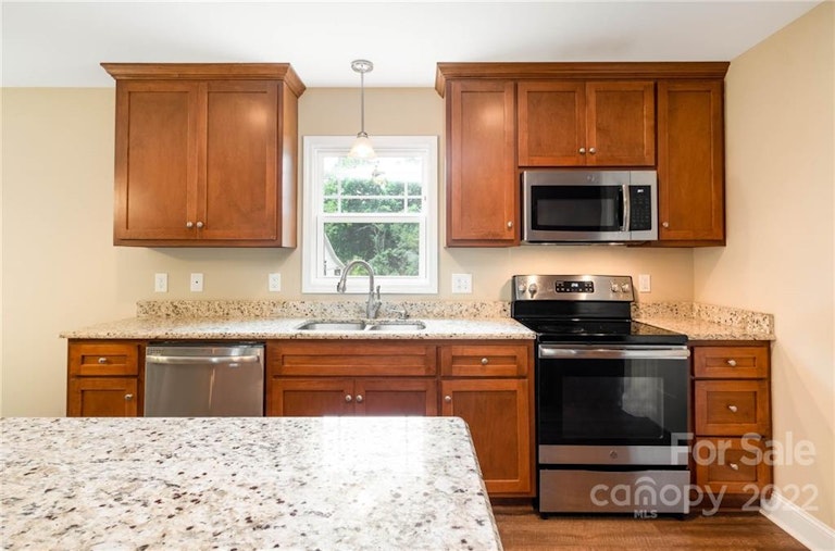 Photo 11 of 30 - 1084 Park Cir, Lincolnton, NC 28092