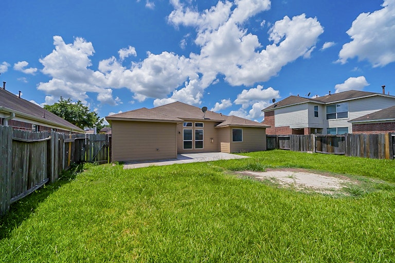 Photo 28 of 29 - 4115 Tree Mist Ct, Humble, TX 77346
