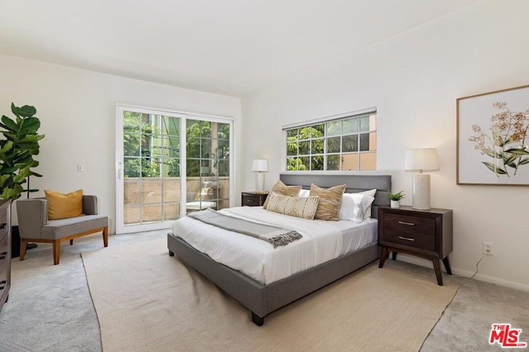 Photo 16 of 25 - 10960 Wellworth Ave #102, Los Angeles, CA 90024