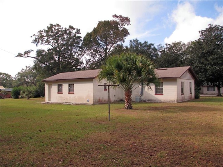 Photo 3 of 13 - 1538 King Ave, Lakeland, FL 33803