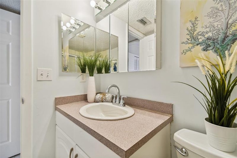 Photo 26 of 45 - 1 Windrush Blvd #5, Indian Rocks Beach, FL 33785