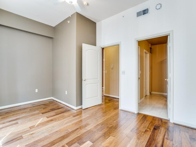 Photo 17 of 33 - 3225 Turtle Creek Blvd #1429, Dallas, TX 75219