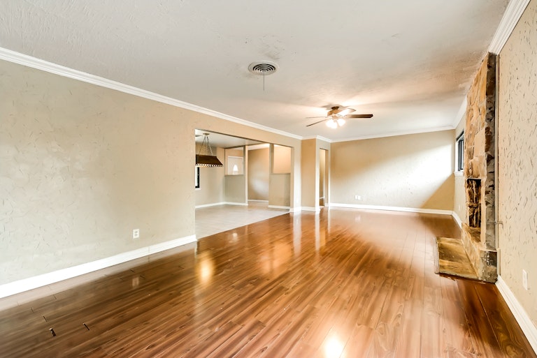 Photo 6 of 24 - 6640 Briley Dr, North Richland Hills, TX 76180