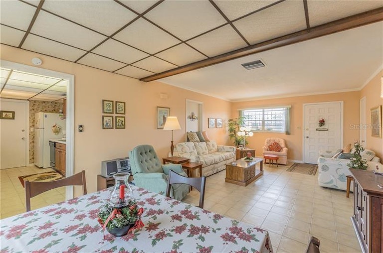 Photo 8 of 22 - 5814 Liverpool Dr, Tampa, FL 33615