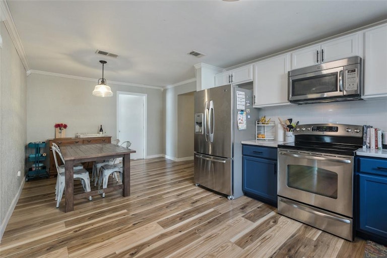 Photo 8 of 20 - 8312 Sussex St, Fort Worth, TX 76108