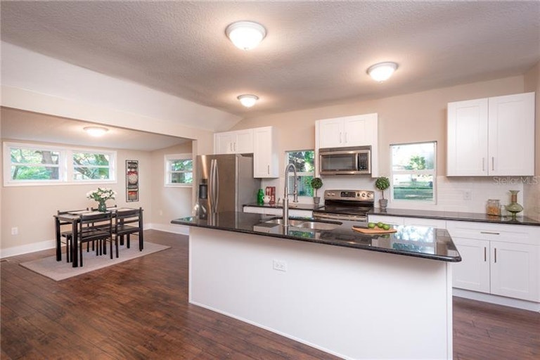 Photo 11 of 25 - 4218 N 13th St, Tampa, FL 33603