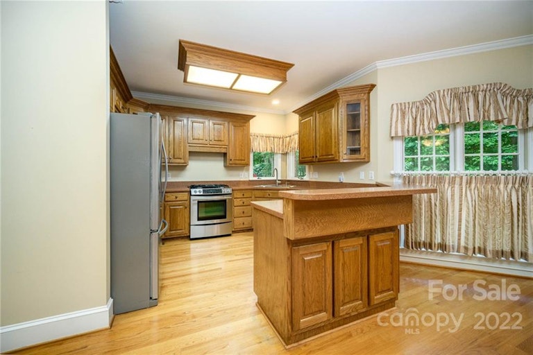 Photo 14 of 48 - 3607 Deruyter Cir, Charlotte, NC 28269