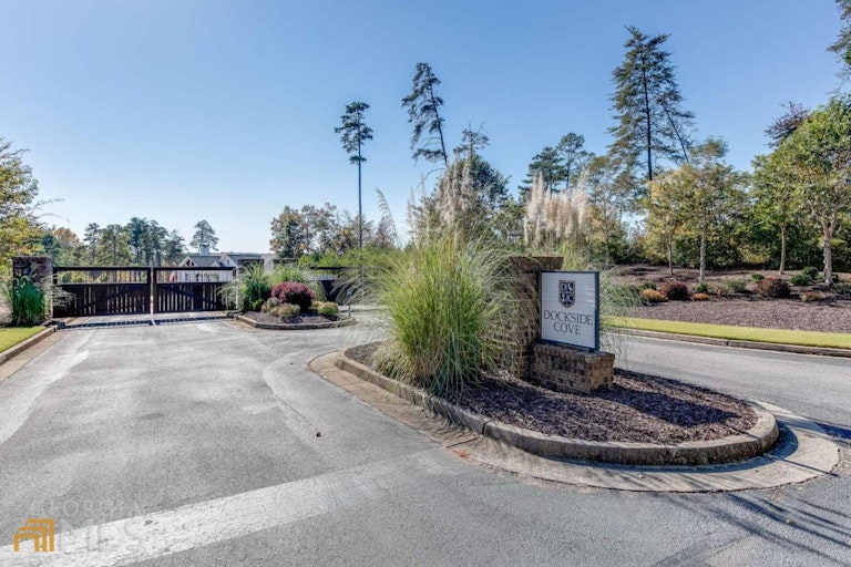 Photo 29 of 32 - 6011 Tradewinds Cv, Gainesville, GA 30506