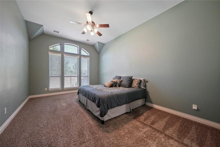 Photo 22 of 47 - 27390 Pendleton Trace Dr, Spring, TX 77386