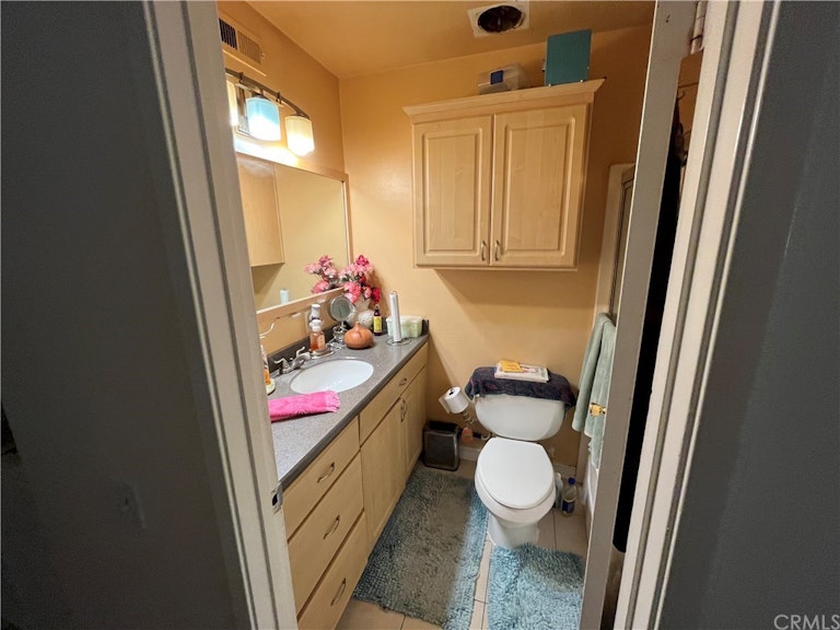 Photo 7 of 9 - 3102 S Townsend St, Santa Ana, CA 92704