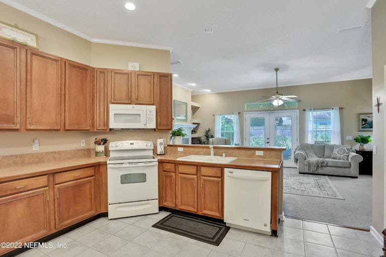 Photo 9 of 32 - 12669 Eaglesham Dr, Jacksonville, FL 32225
