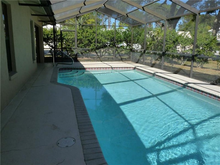 Photo 2 of 12 - 6129 Nicole Dr, Sarasota, FL 34243