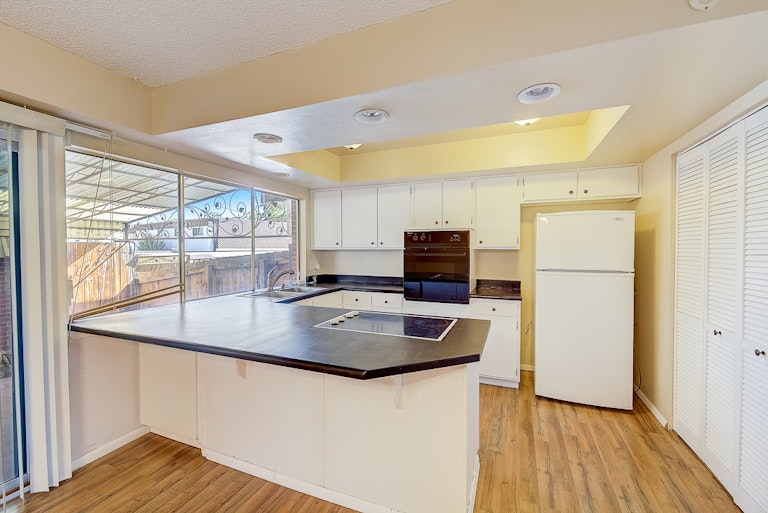 Photo 4 of 25 - 638 S Youngfield Ct, Lakewood, CO 80228