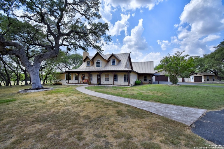 Photo 4 of 51 - 1359 E Ammann Rd, Bulverde, TX 78163
