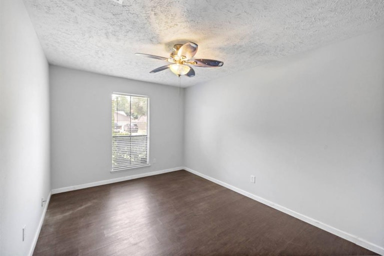 Photo 12 of 20 - 2518 Sage Brush Ln, Sugar Land, TX 77479