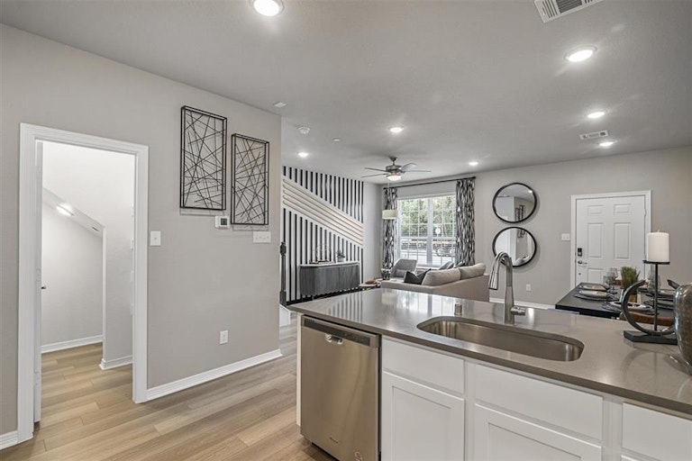 Photo 5 of 24 - 2830 Scanlan Mdw, Missouri City, TX 77459