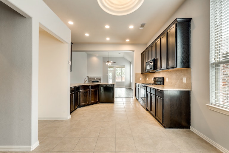 Photo 7 of 29 - 2104 Jack County Dr, Forney, TX 75126