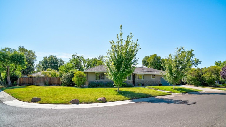 Photo 2 of 68 - 1940 Rolling Hills Rd, Sacramento, CA 95864