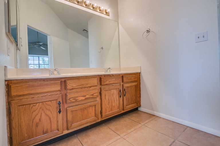 Photo 15 of 26 - 533 E Taro Ln, Phoenix, AZ 85024