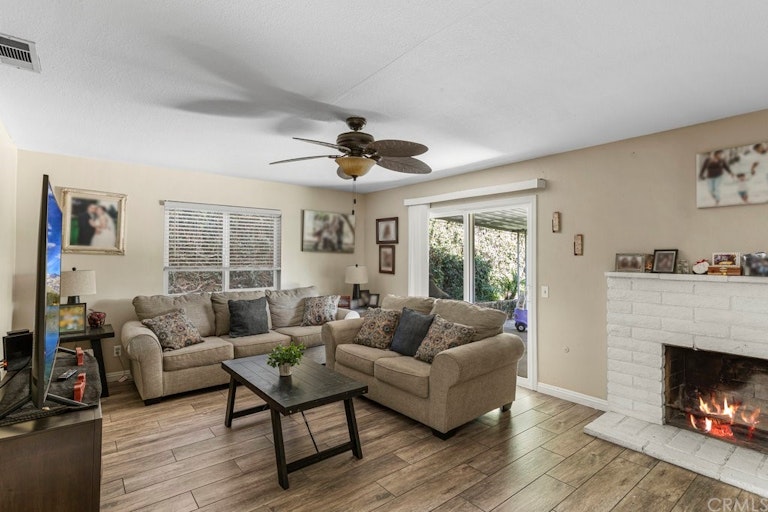 Photo 5 of 11 - 22205 Lark St, Grand Terrace, CA 92313
