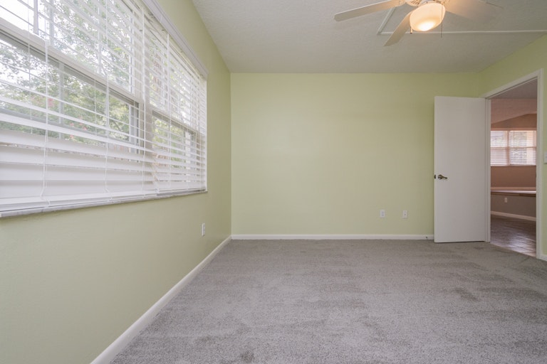 Photo 18 of 37 - 3909 Rosedale Dr, Brandon, FL 33511
