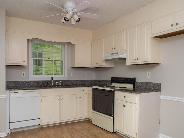 Photo 6 of 18 - 1020 Trollingwood Ln, Raleigh, NC 27615