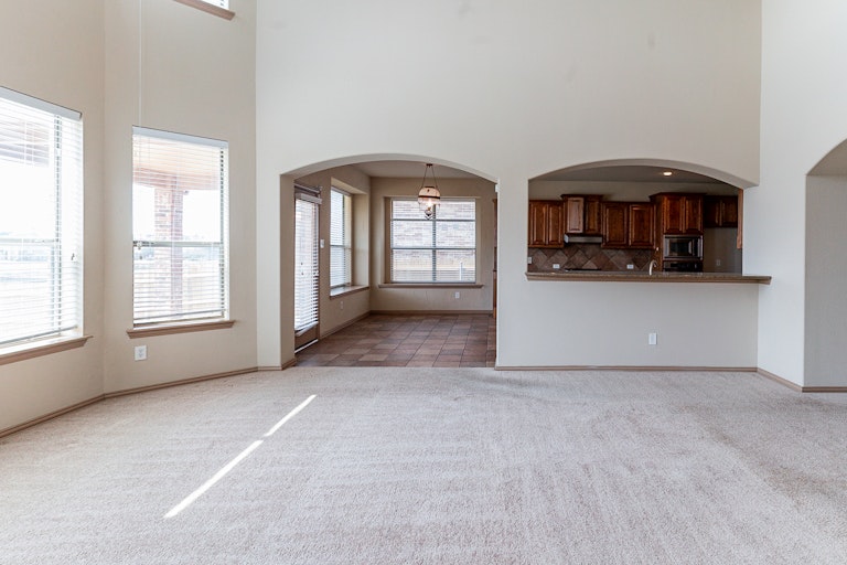 Photo 10 of 36 - 3916 Bamberg Ln, Fort Worth, TX 76244