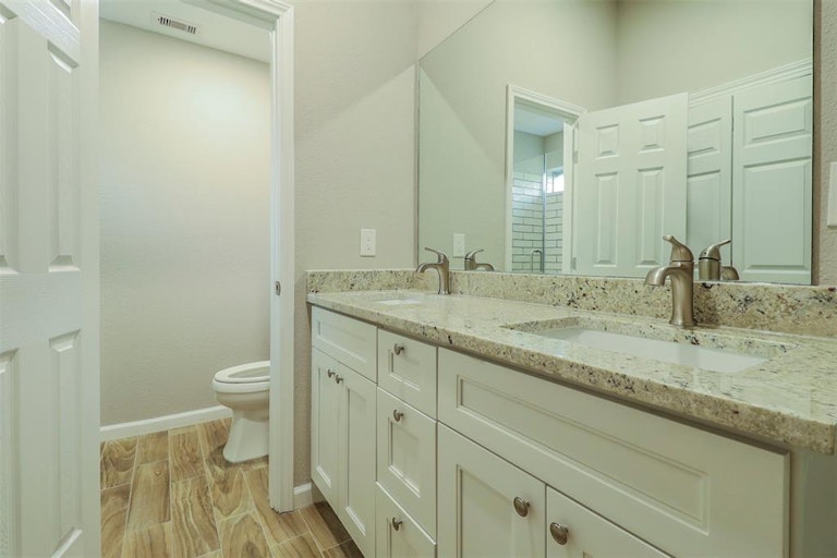 Photo 12 of 20 - 16927 Paint Rock Rd, Friendswood, TX 77546