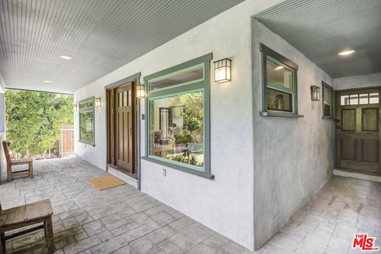 Photo 9 of 49 - 641 N Mariposa Ave, Los Angeles, CA 90004