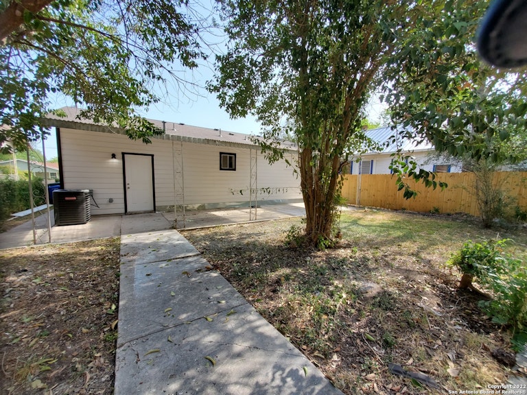 Photo 20 of 25 - 442 Canton, San Antonio, TX 78202