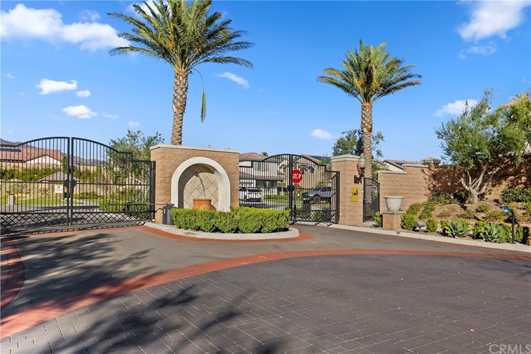 Photo 7 of 50 - 5120 Armendarez Ln, Fontana, CA 92336